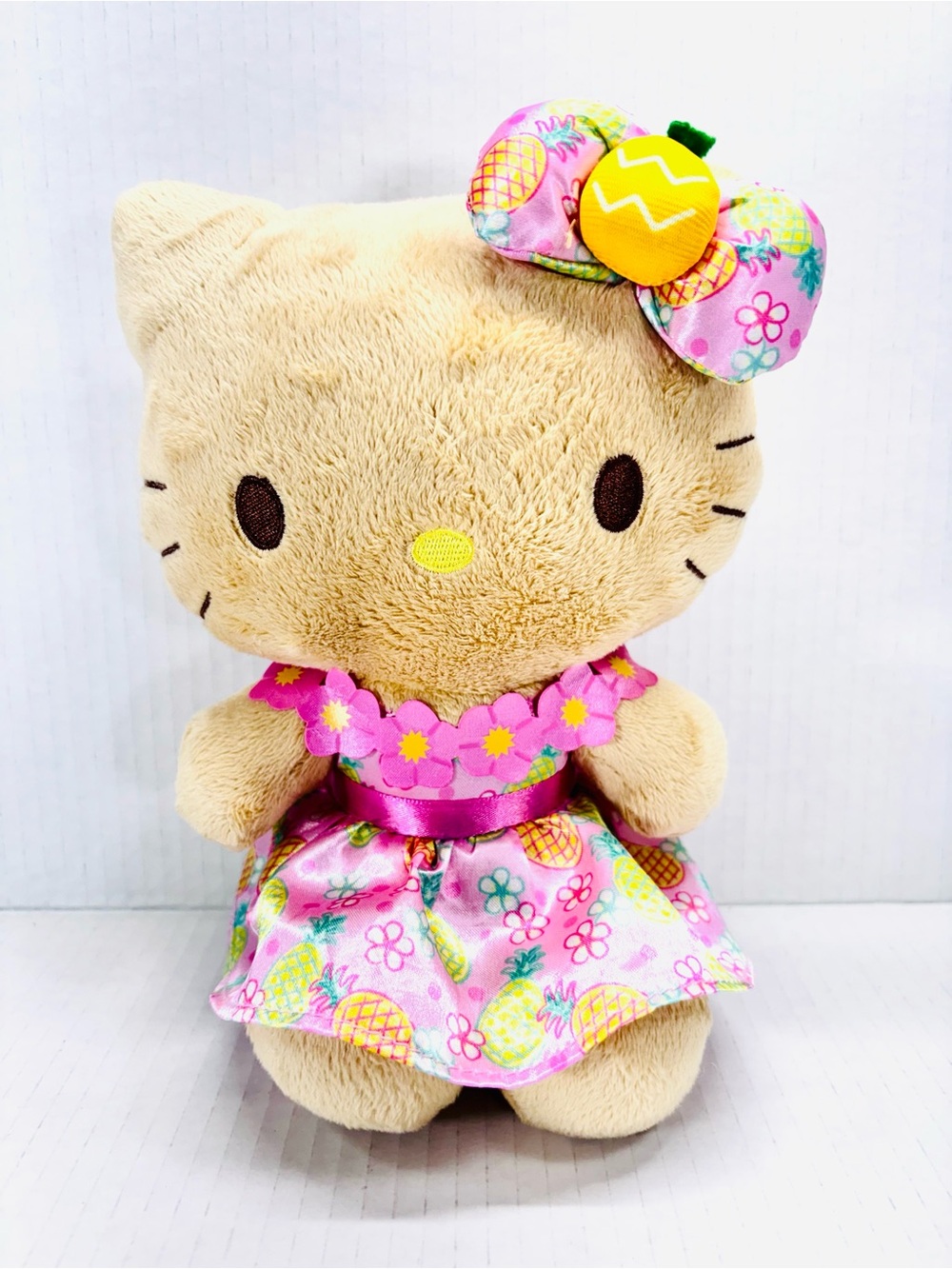 Hello Kitty Tan Sitting Pink Pineapple Hawaii Plantation Hawaiian Plush 9”